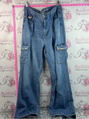 Old Navy jeans flower Light Blue Wide-Leg Cargo Jeans with Floral Button Accents